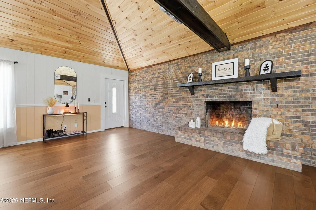 Photo of 5684 MAVERICK Road