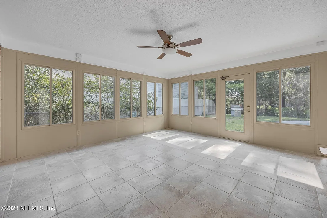 Photo of 2233 MAPLE LEAF Drive E