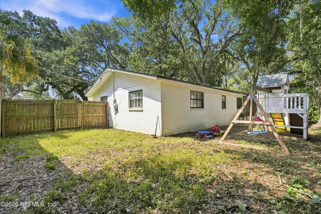 Photo of 1347 REDBUD Lane