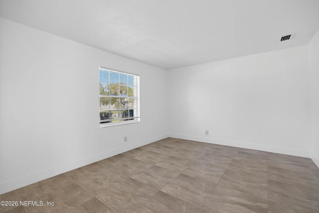 Photo of 217 CARVER Street W