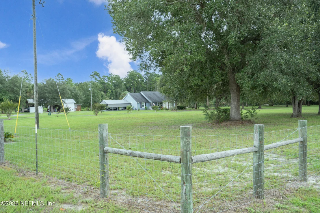 Photo of 272785 MURRHEE Road