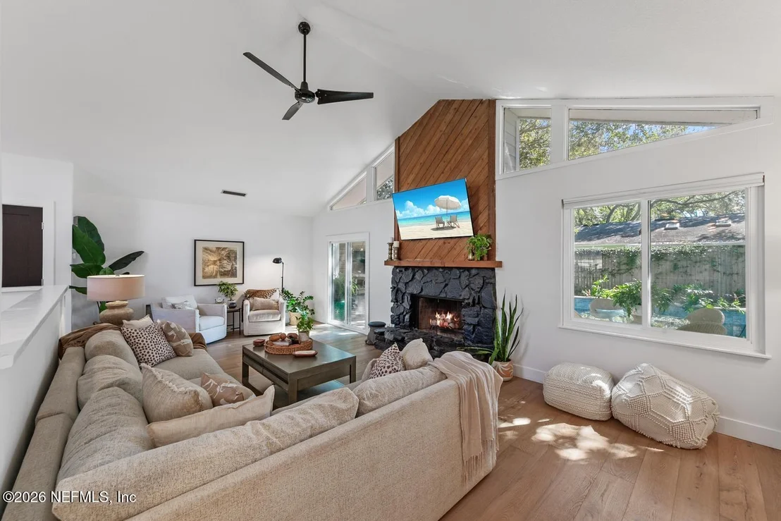 Photo of 1105 KINGS Road