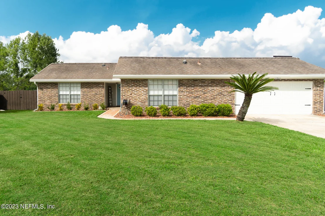 Photo of 1096 MEADOW Drive