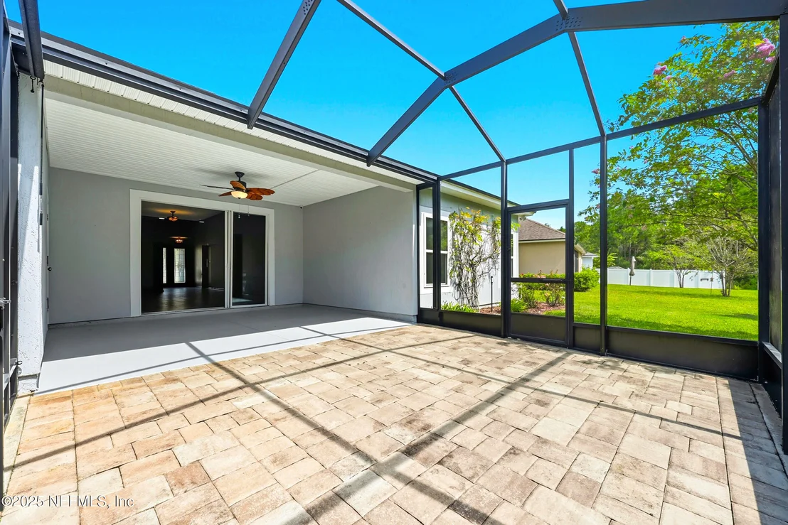 Photo of 96072 BREEZEWAY Court