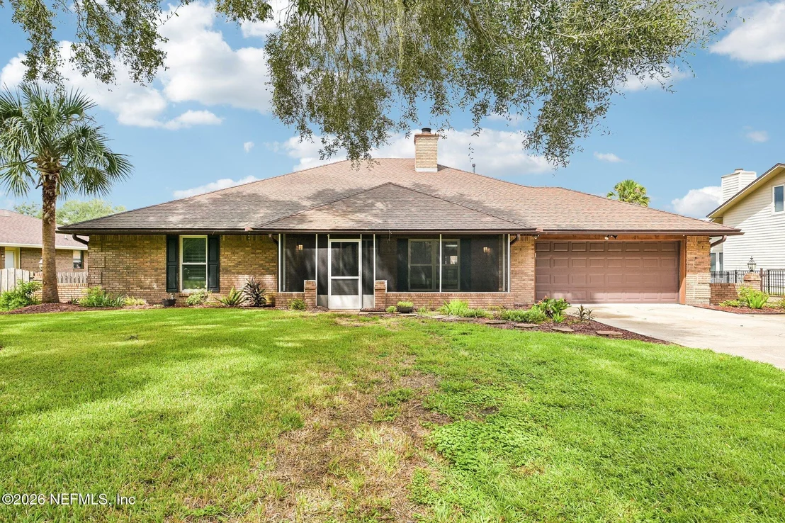Photo of 331 OAK Drive S