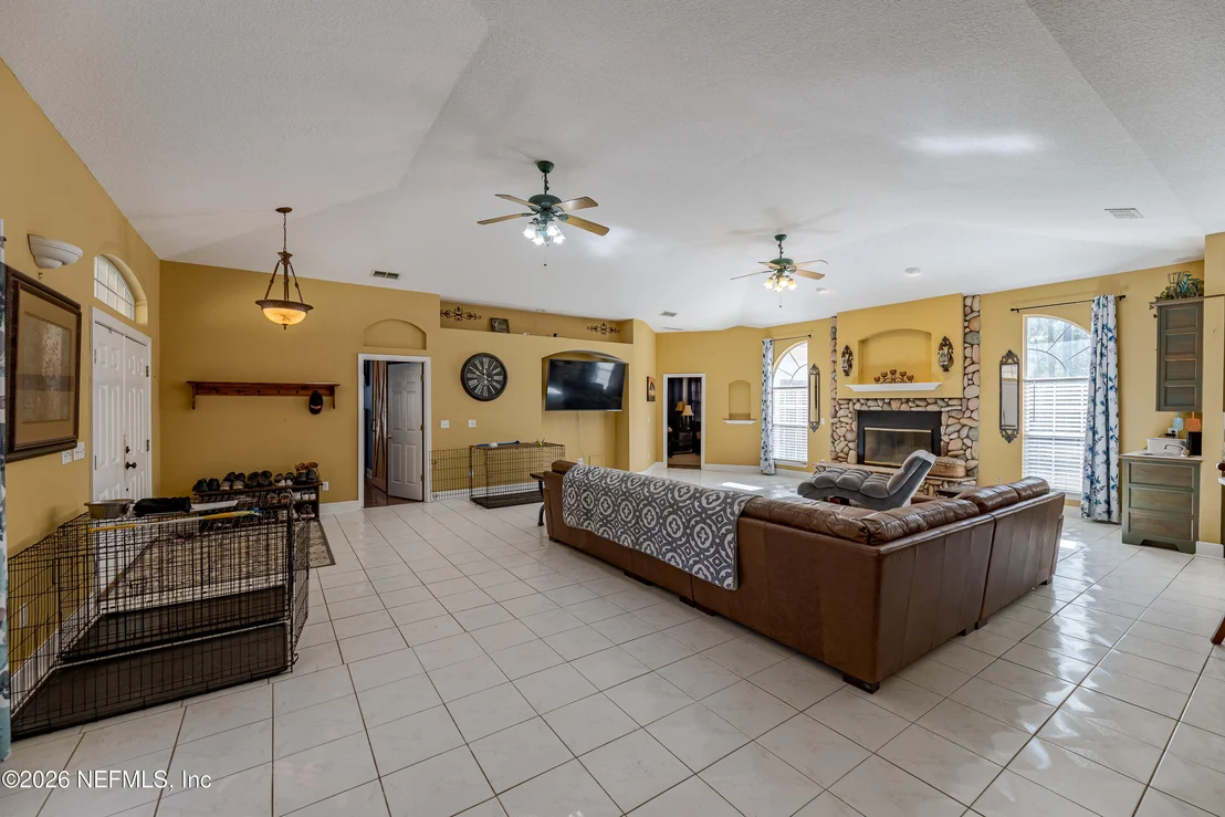 Photo of 8404 NESBITT Road