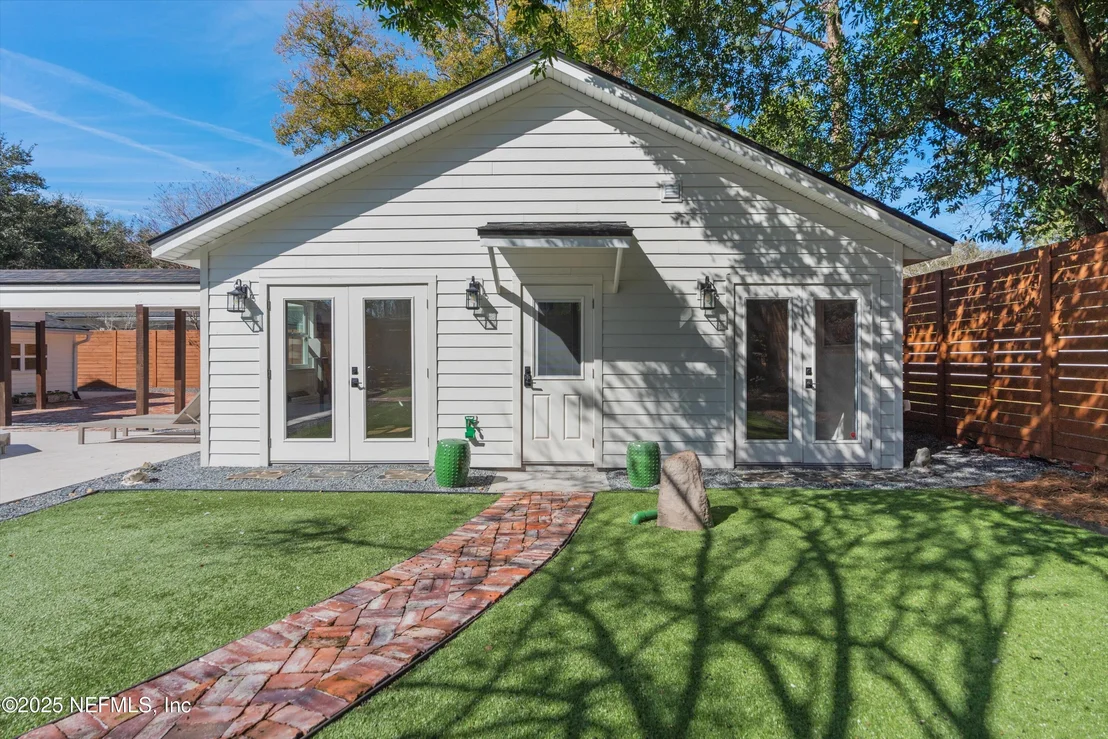 Photo of 2525 LAUREL Road