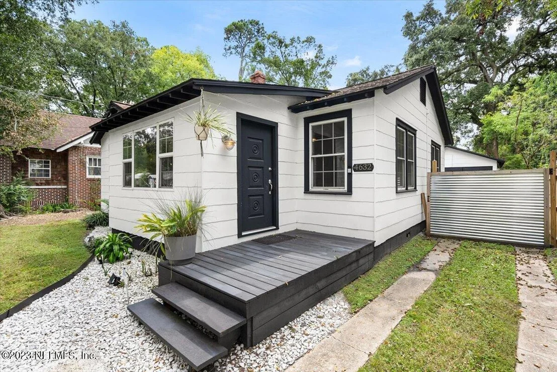 Photo of 4632 CRESCENT Street