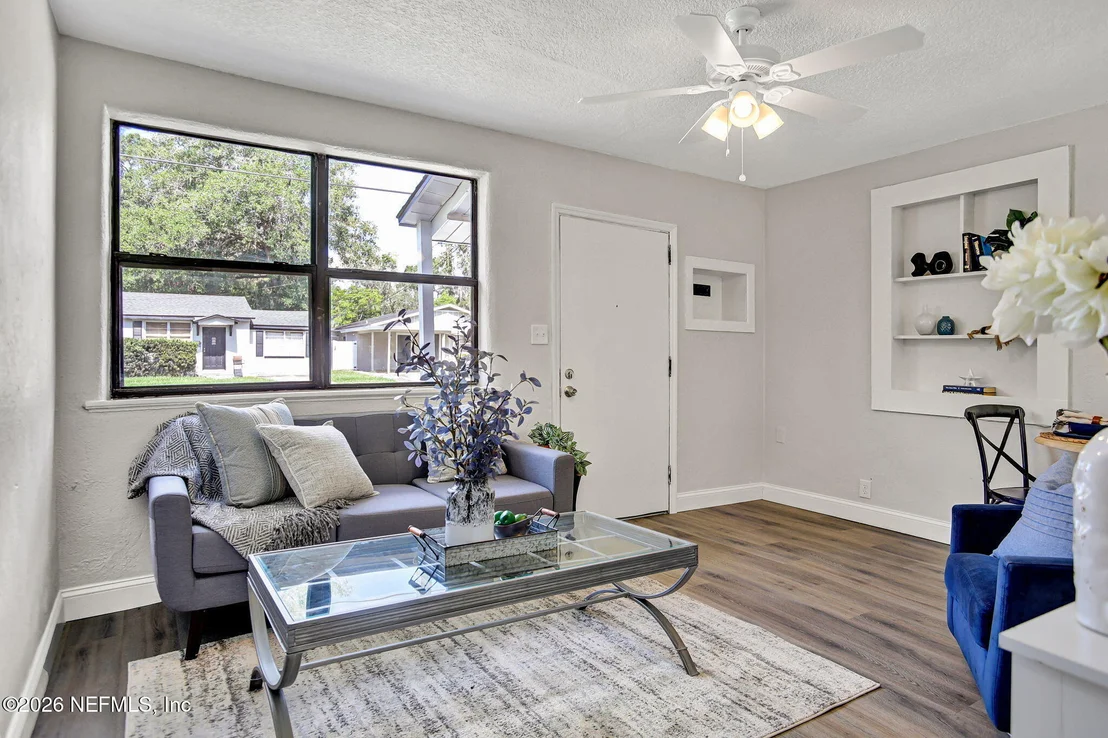 Photo of 2425 HOLMES Street