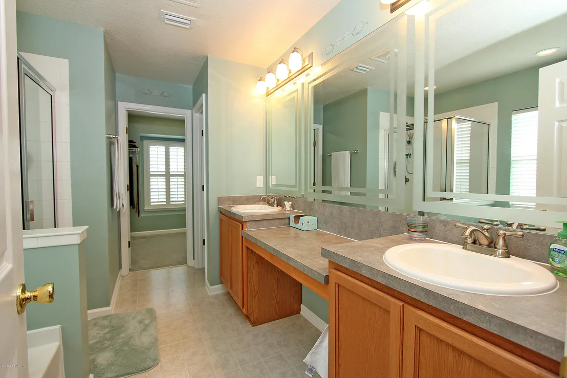 Photo of 130 CROWN WHEEL Circle