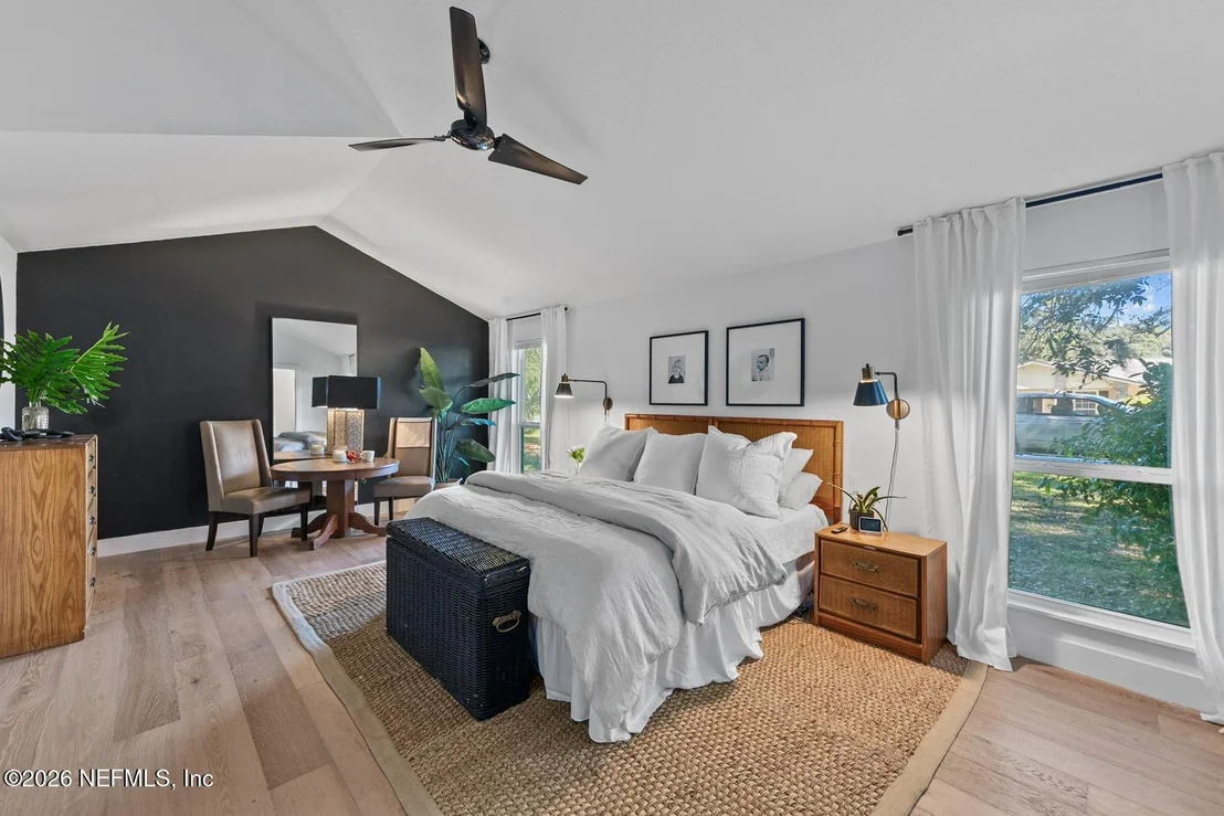 Photo of 1105 KINGS Road