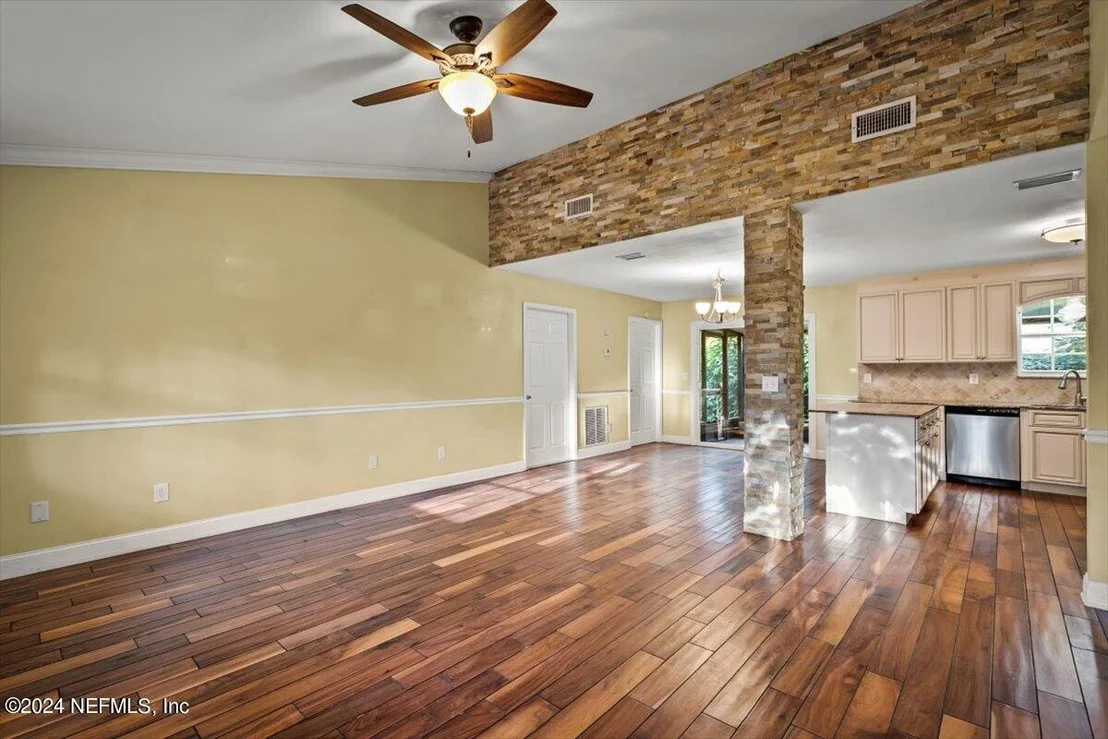 Photo of 1021 KENNEDY Drive