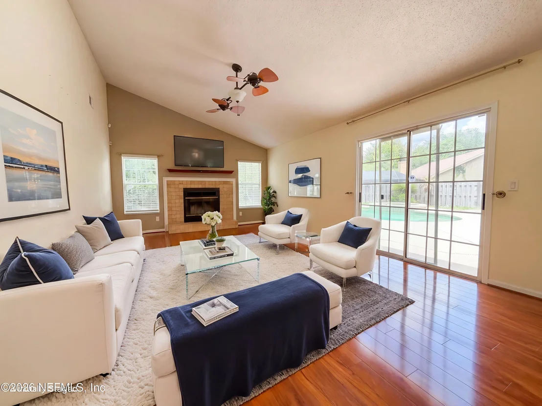 Photo of 1154 LINWOOD Loop