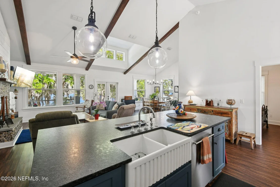 Photo of Unit 17 at 5577 HECKSCHER Drive