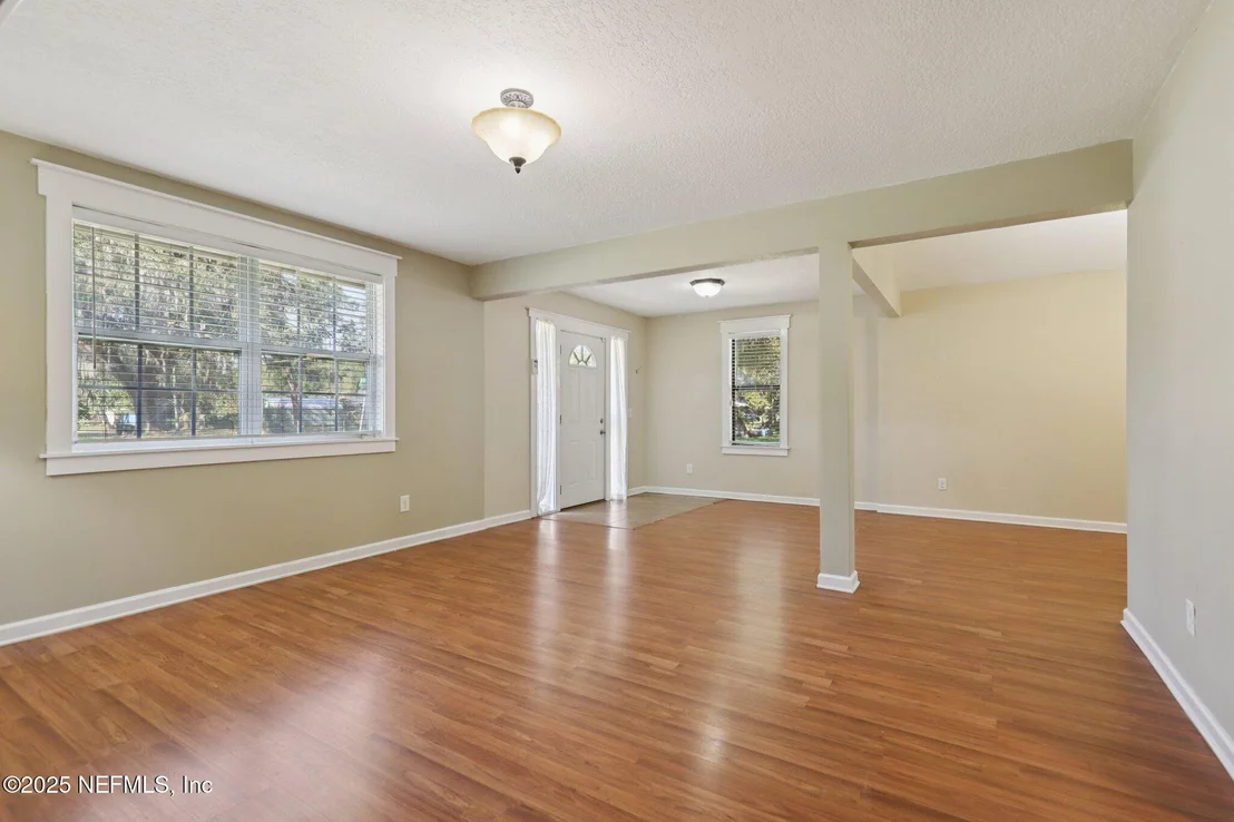 Photo of 2707 MERWYN Road