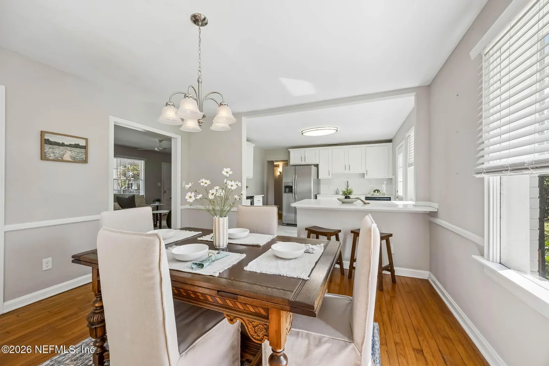 Photo of 4844 ALGONQUIN Avenue
