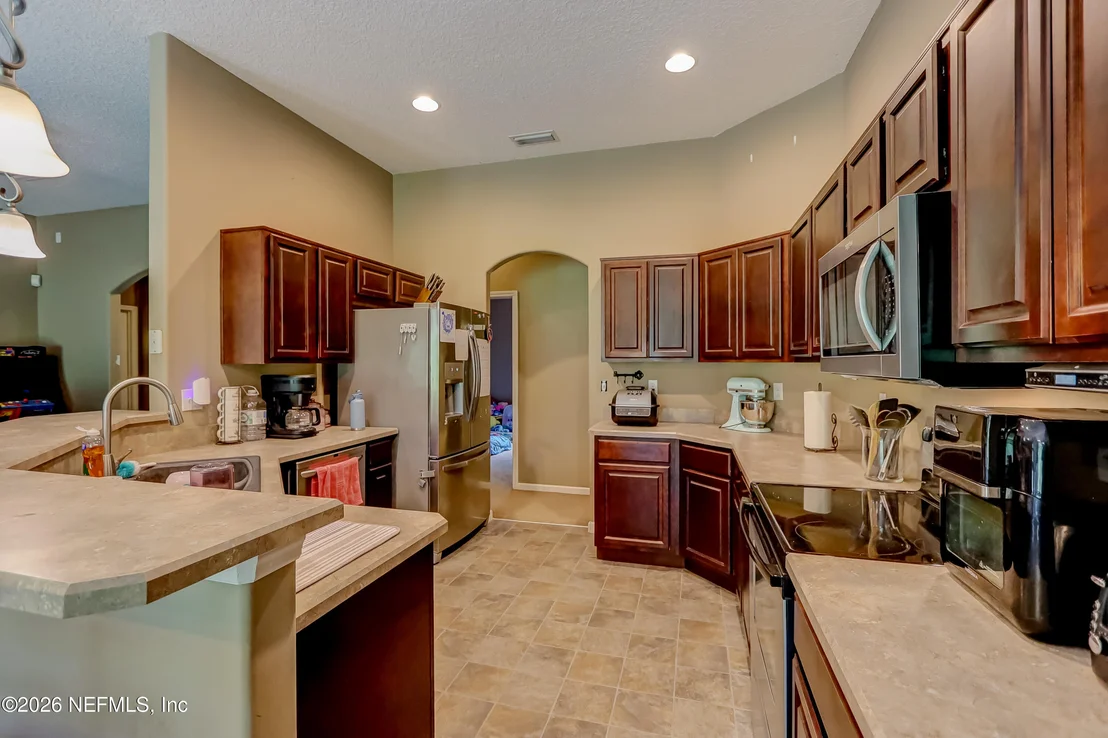 Photo of 44629 WOODLAND Circle