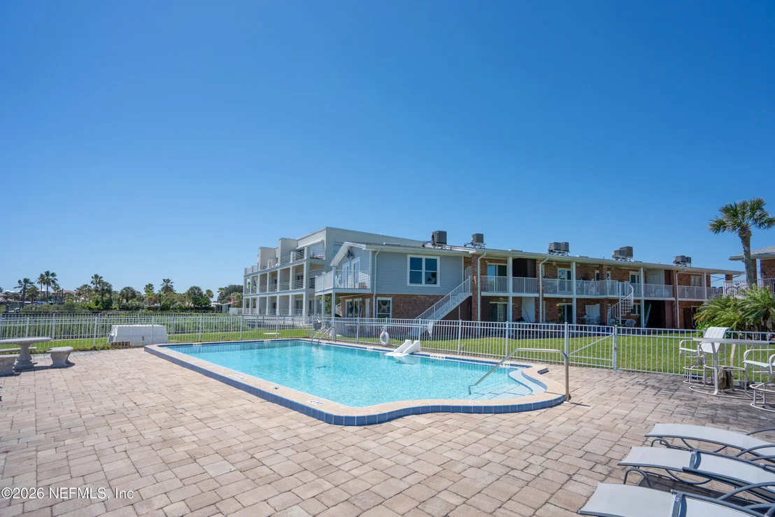Photo of Unit 3B at 83 COMARES Avenue