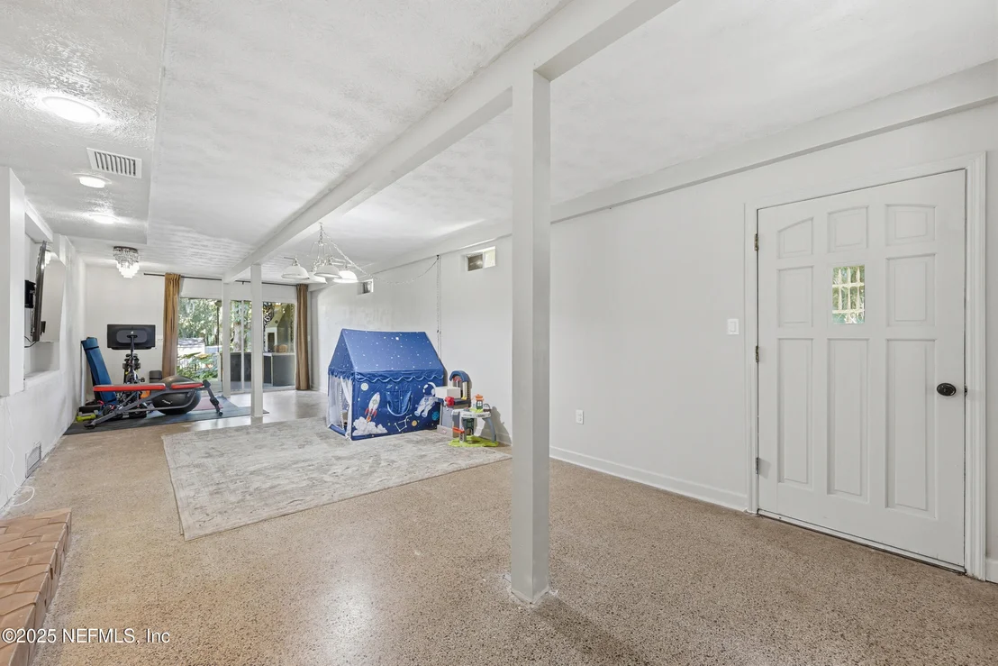 Photo of 1315 MAYFAIR Road