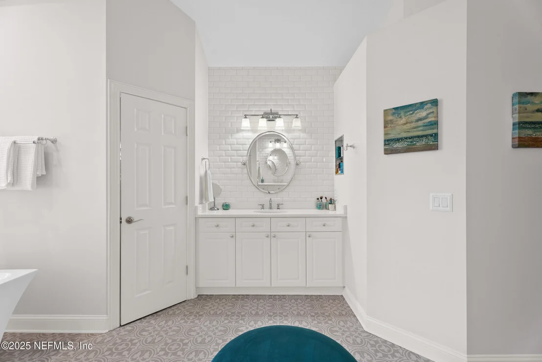 Photo of 389 SUMMERSET Drive