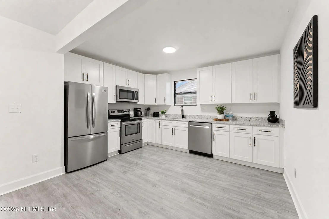 Photo of 2131 REDFERN Road