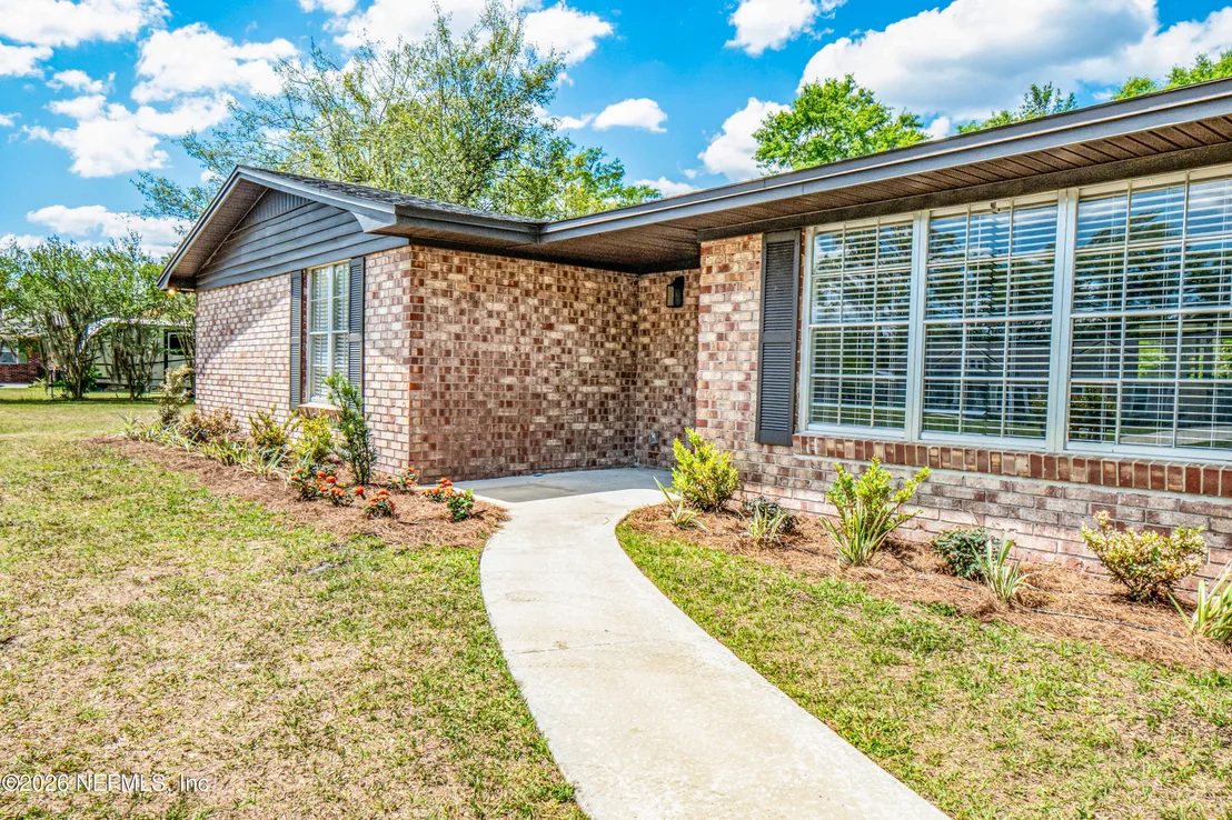 Photo of 6172 MILTONDALE Road