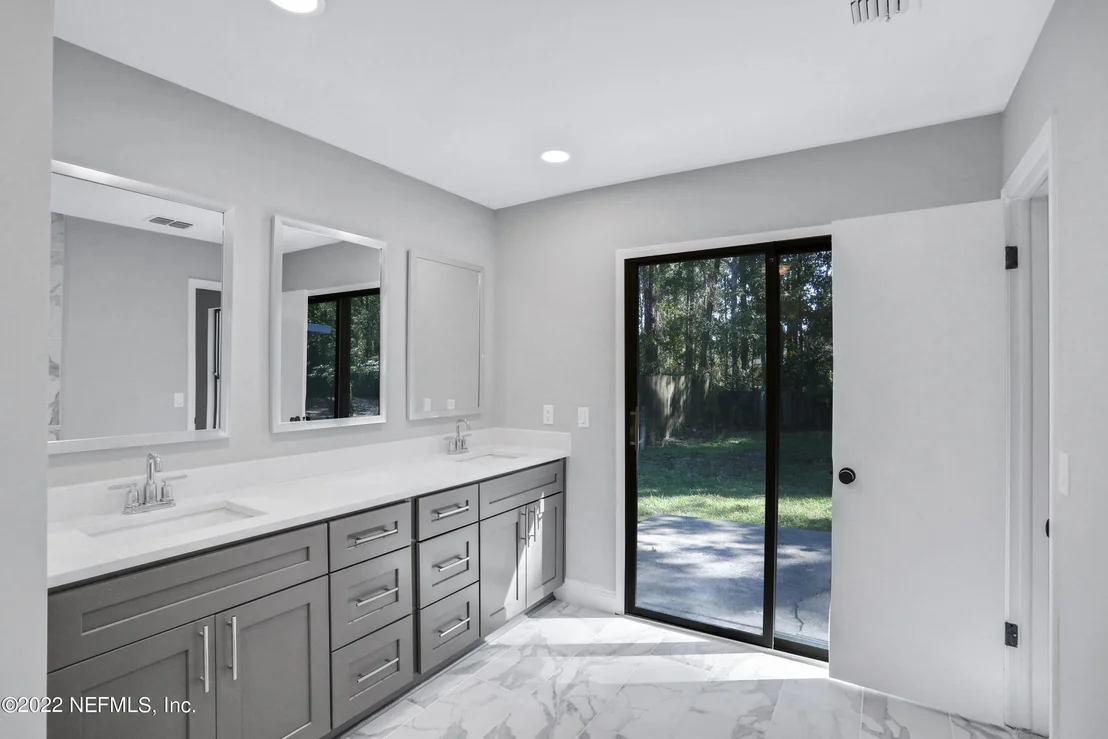 Photo of 1506 RIVERGATE Drive