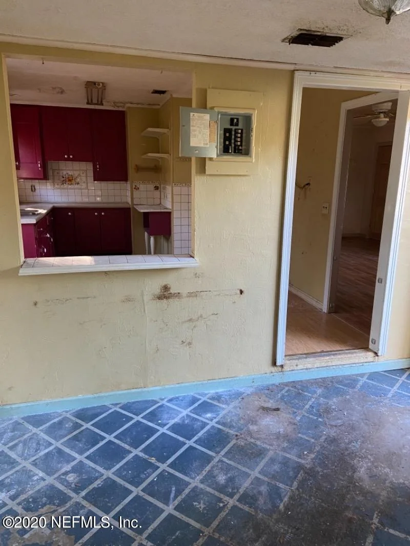 Photo of 1715 HILLTOP Boulevard