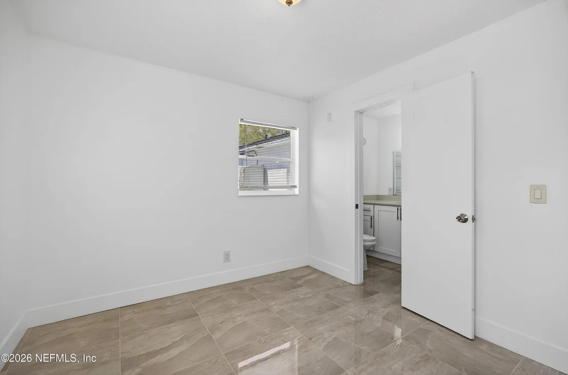 Photo of 217 CARVER Street W