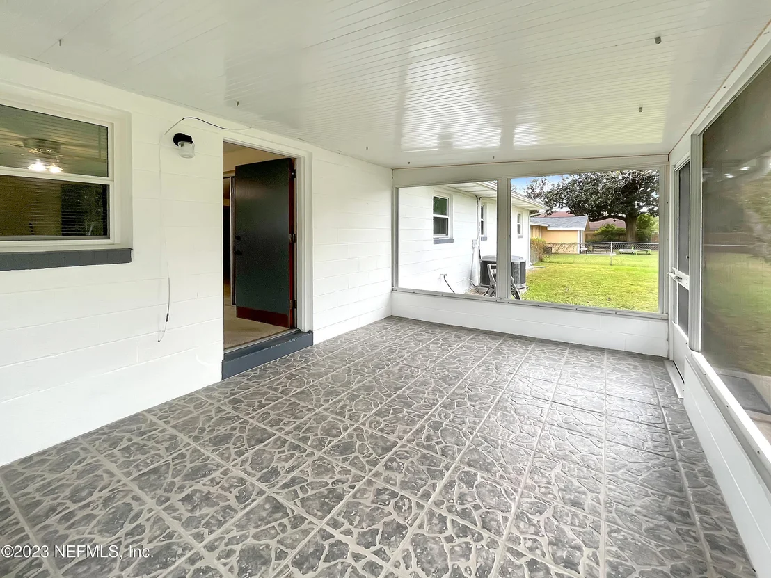 Photo of 451 CLERMONT Drive W