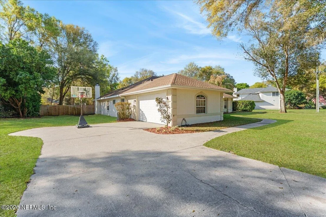 Photo of 735 CHARMWOOD Drive
