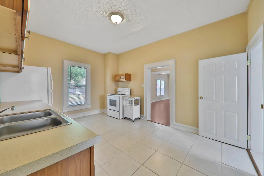 Photo of 3058 PHYLLIS Street