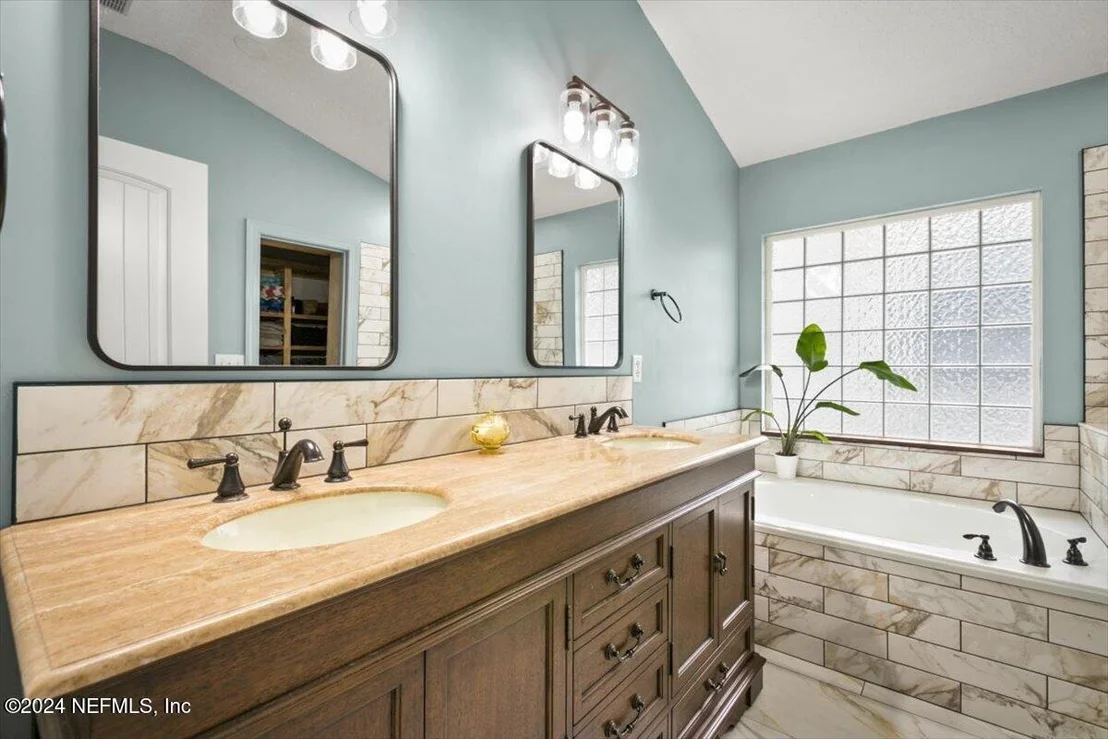 Photo of 389 W TROPICAL Trace