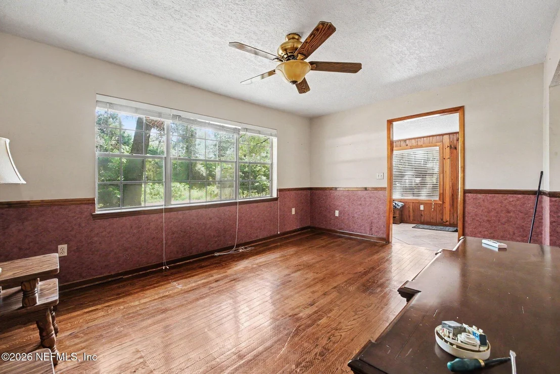 Photo of 118 FIELDS Avenue