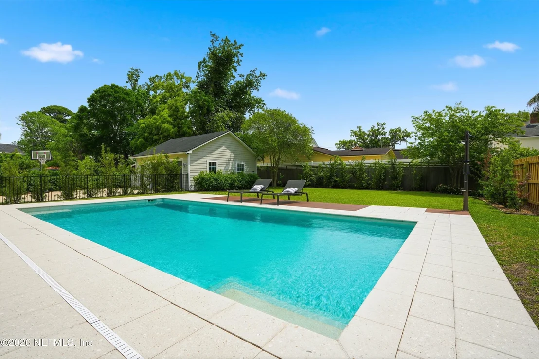 Photo of 1052 HOLLY Lane