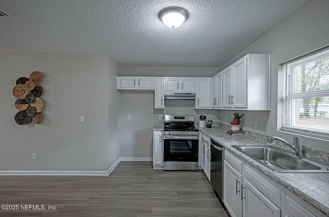 Photo of 10377 GRAYSON Street