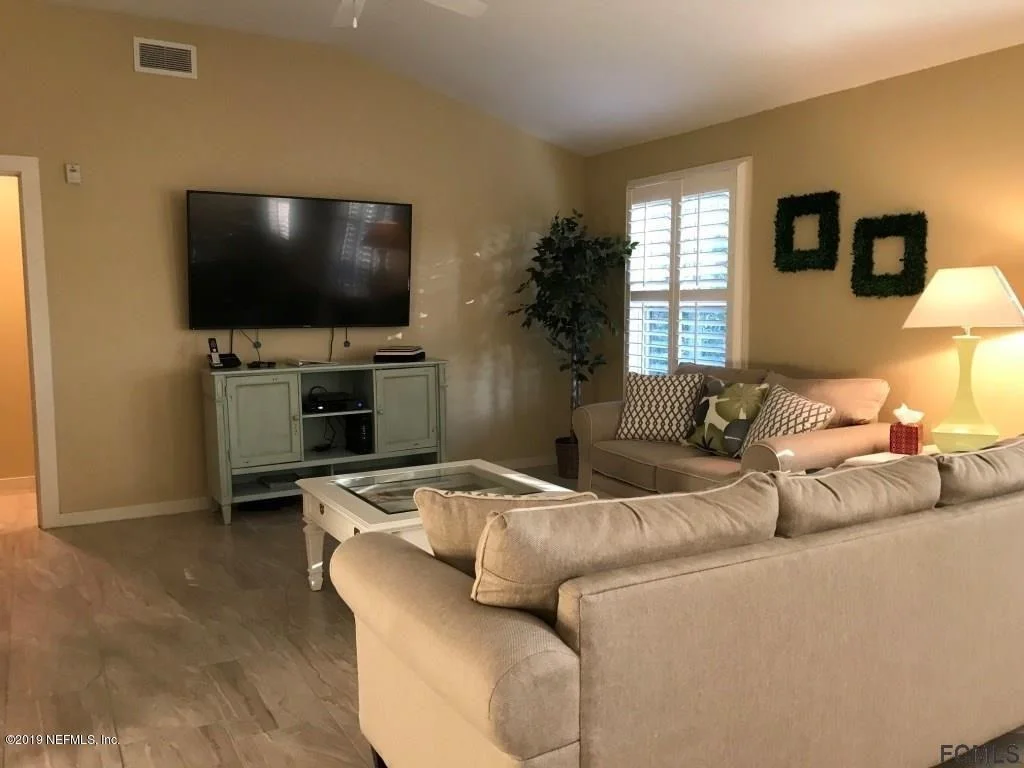 Photo of Unit 315 at 945 REGISTRY Boulevard