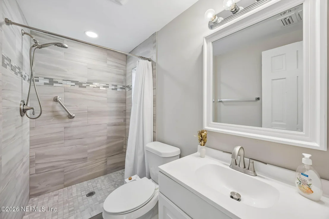 Photo of 4844 ALGONQUIN Avenue