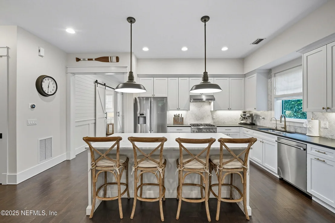 Photo of 951 PARADISE Circle