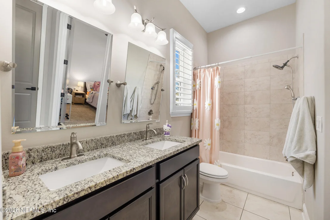 Photo of 447 GLENNEYRE Circle