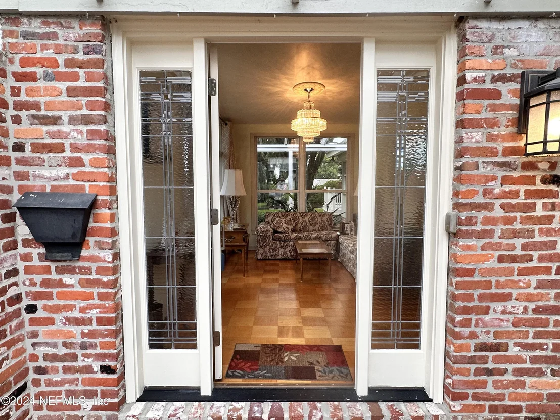 Photo of 1283 HARBOR OAKS Road