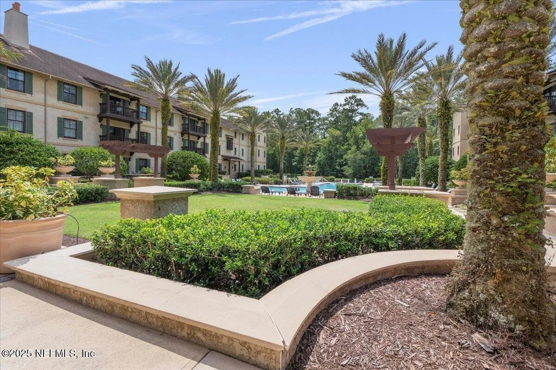 Photo of Unit 302 at 955 REGISTRY Boulevard