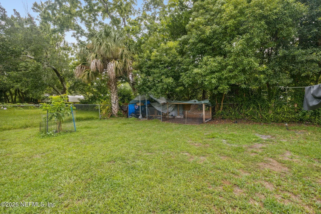 Photo of 7403 ROSLYN Road
