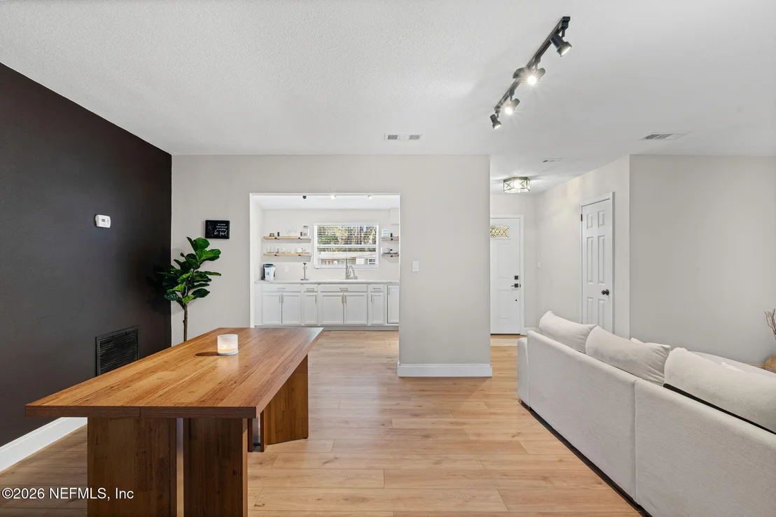 Photo of 926 NIGHTINGALE Road