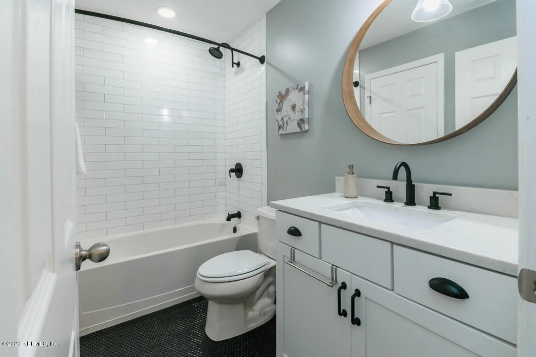 Photo of 228 HOLLAND Drive