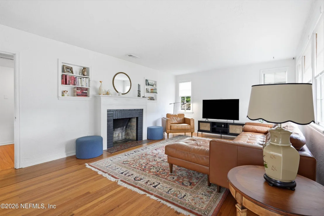 Photo of 1642 PERSHING Road