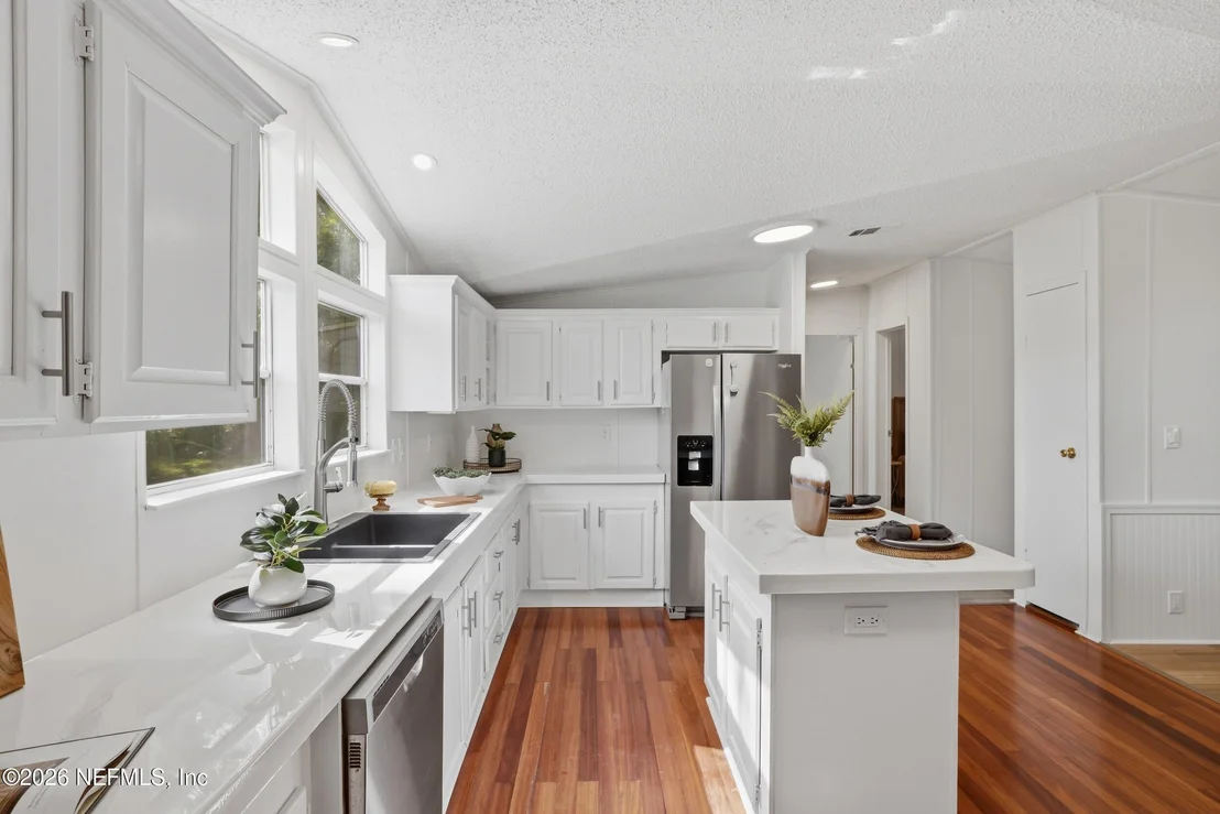 Photo of 138 THOMAS Avenue