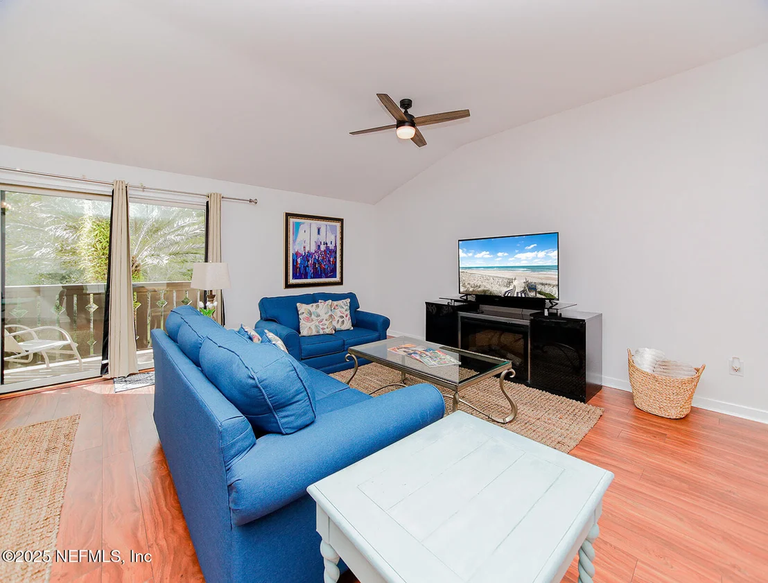 Photo of Unit 309 at 945 REGISTRY Boulevard