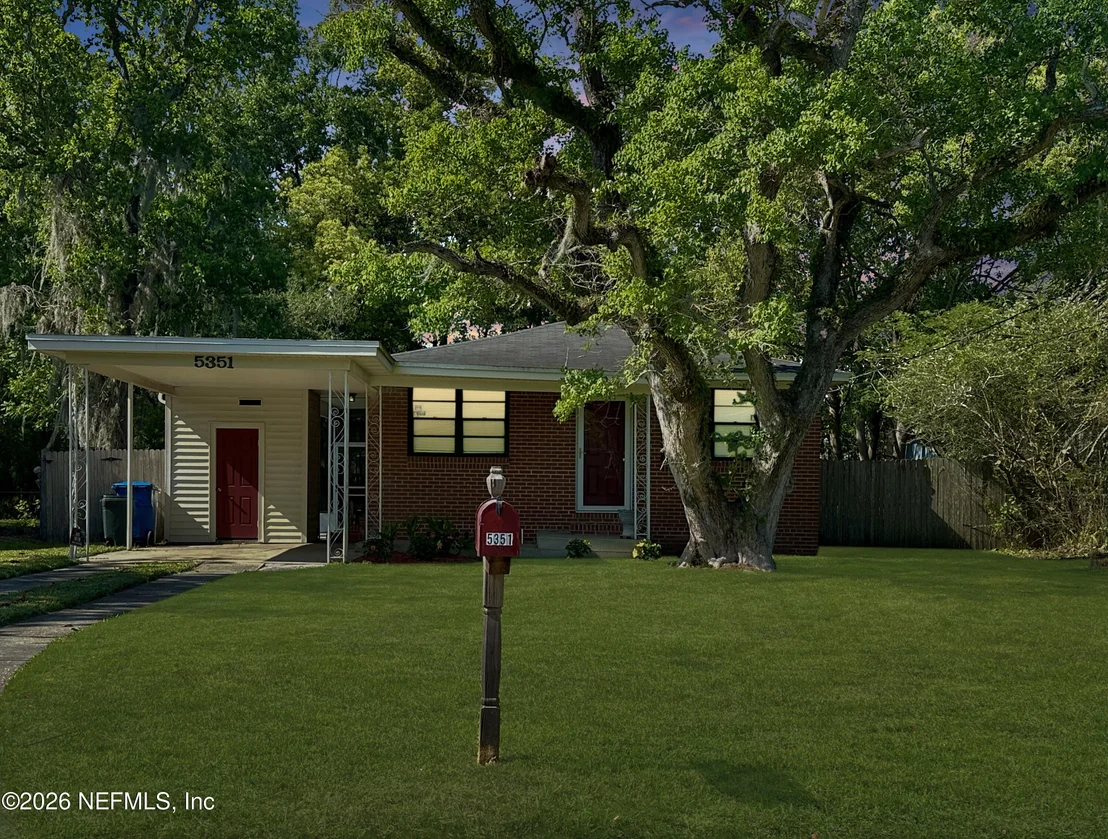 Photo of 5351 ROYCE Avenue
