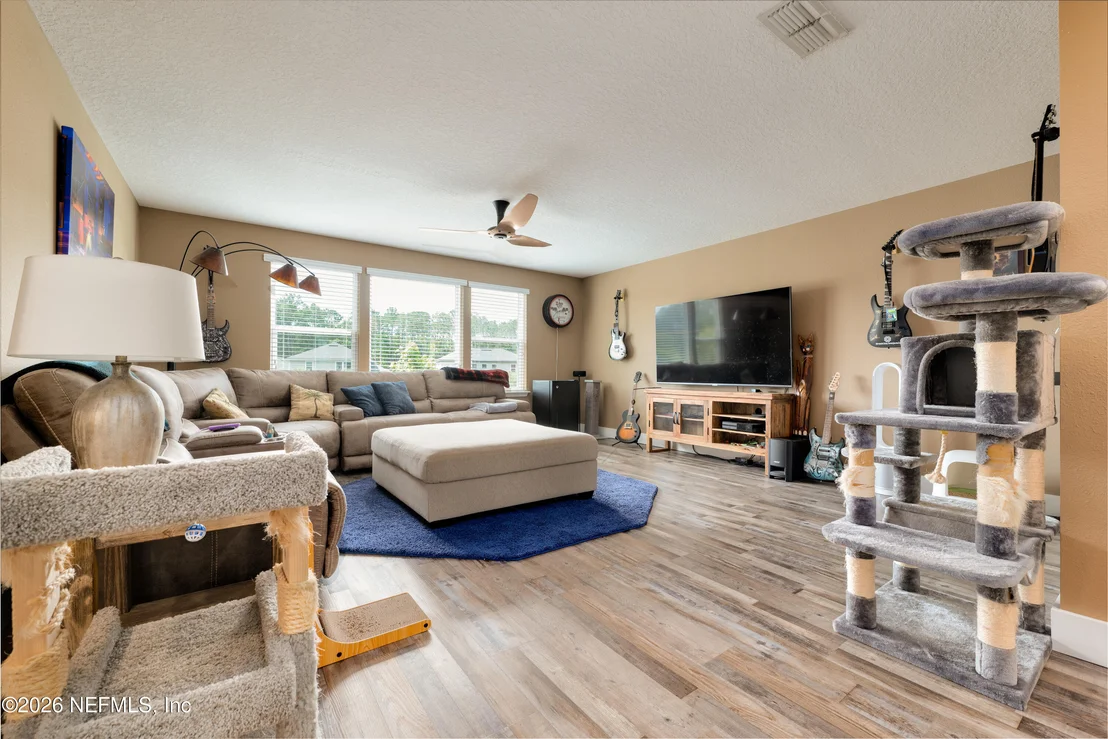 Photo of 392 DOWNS CORNER Road